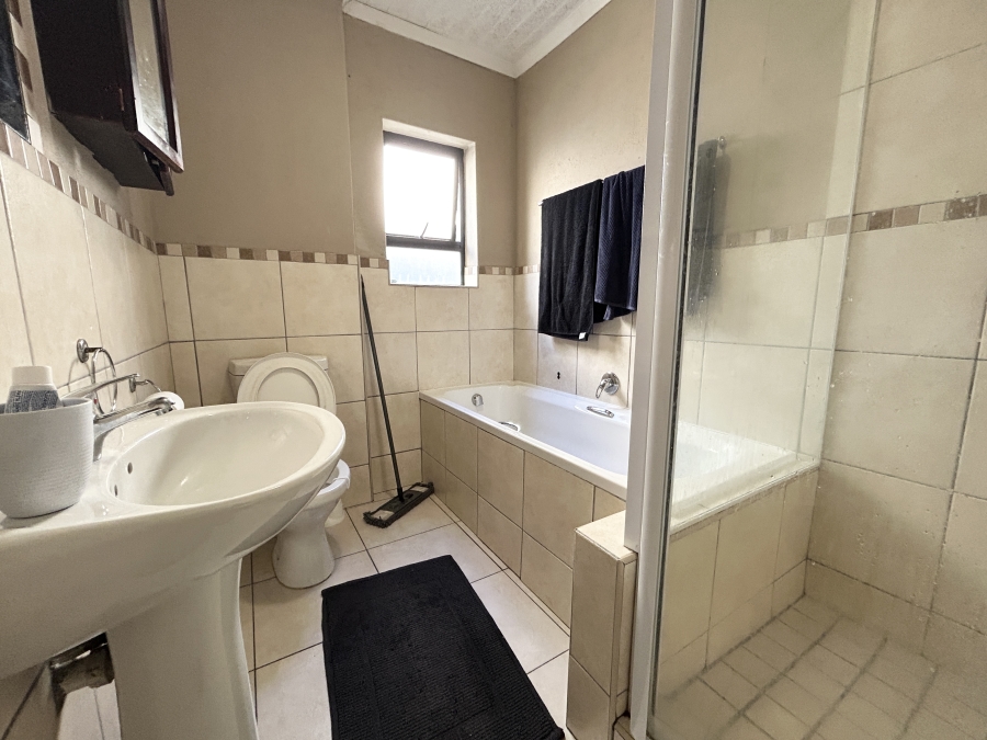2 Bedroom Property for Sale in Groenvallei Western Cape